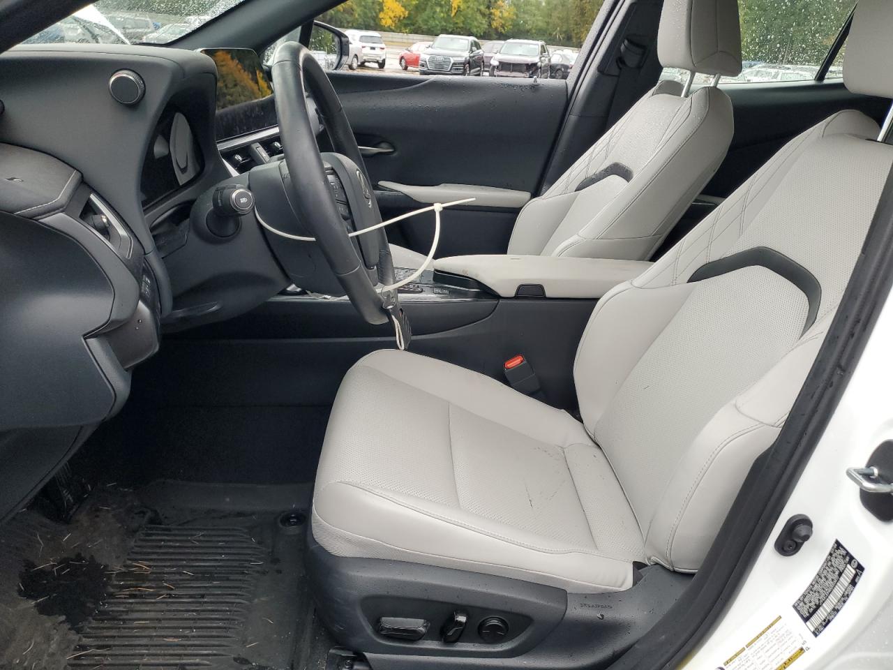 LEXUS UX 300H BASE