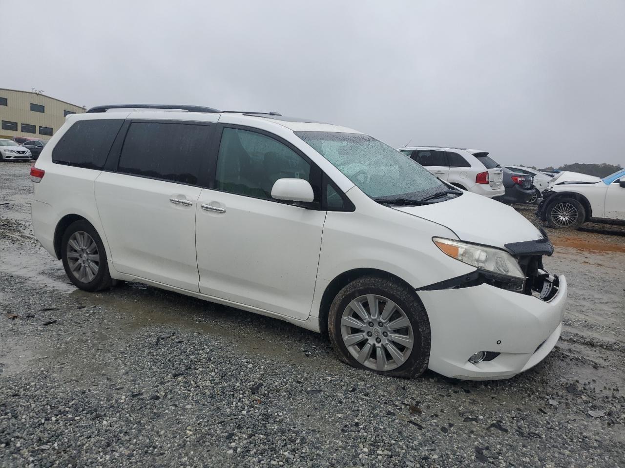 TOYOTA SIENNA XLE