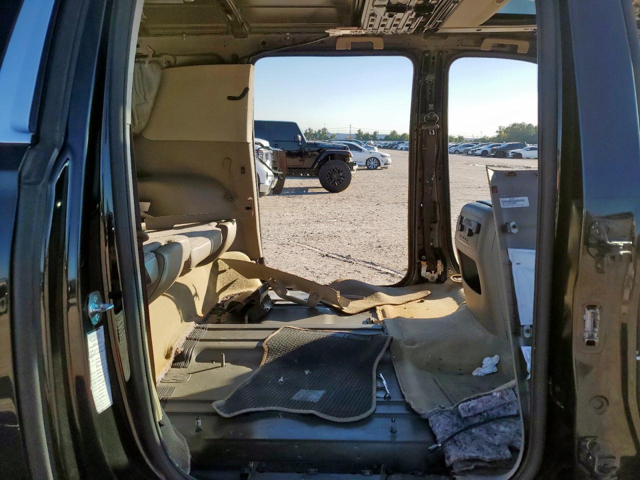 CHEVROLET SUBURBAN C1500 LT