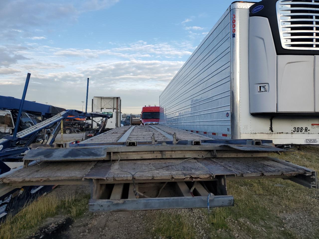 Lot #3279915262 2000 UTILITY 53 FT REEF