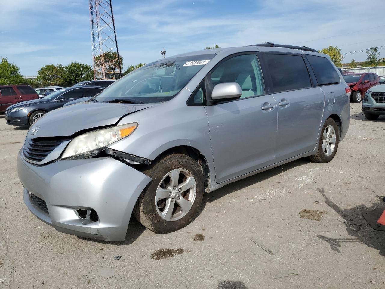 Lot #3262220116 2012 TOYOTA SIENNA LE