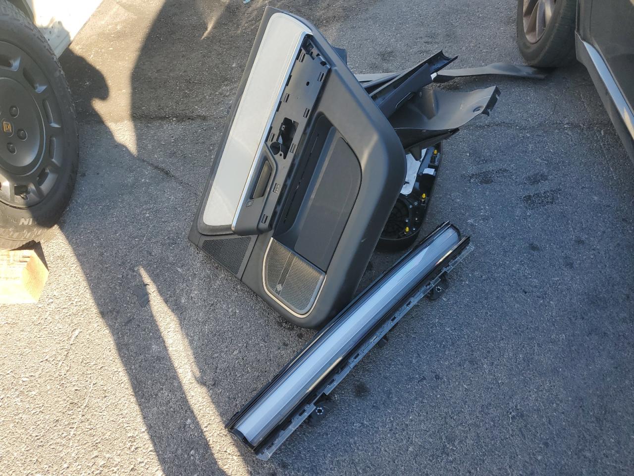 RIVIAN R1S ADVENTURE