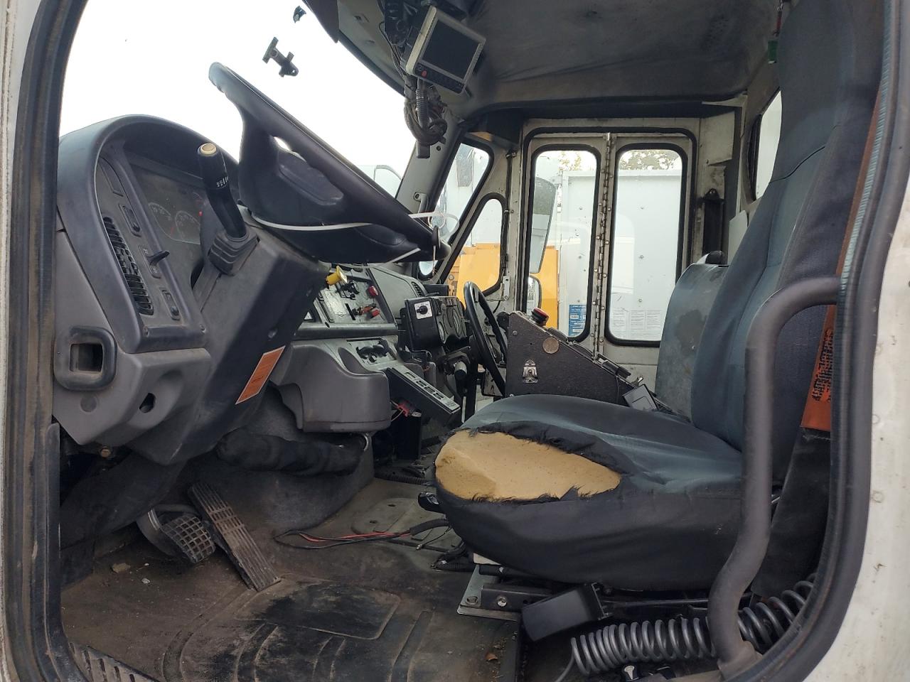 Lot #3293305426 2015 FREIGHTLINER M2 112 MED