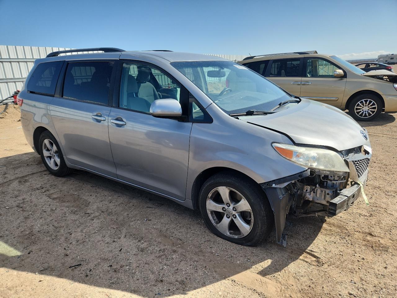 Lot #3271096120 2017 TOYOTA SIENNA LE