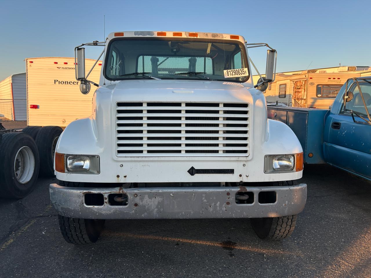 Lot #3273768406 2001 INTERNATIONAL 4000 4700