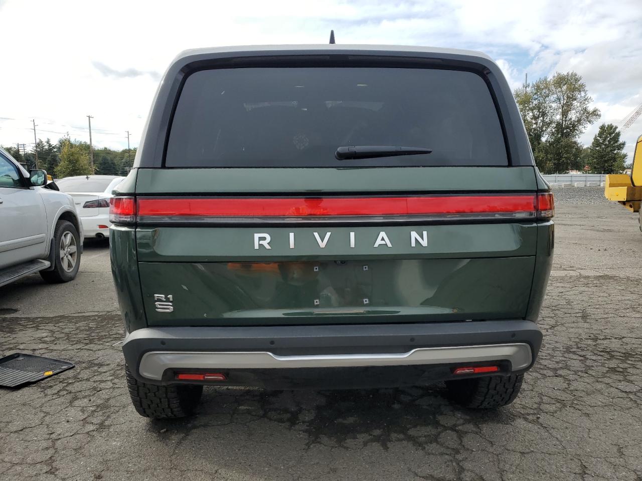 RIVIAN R1S ADVENTURE