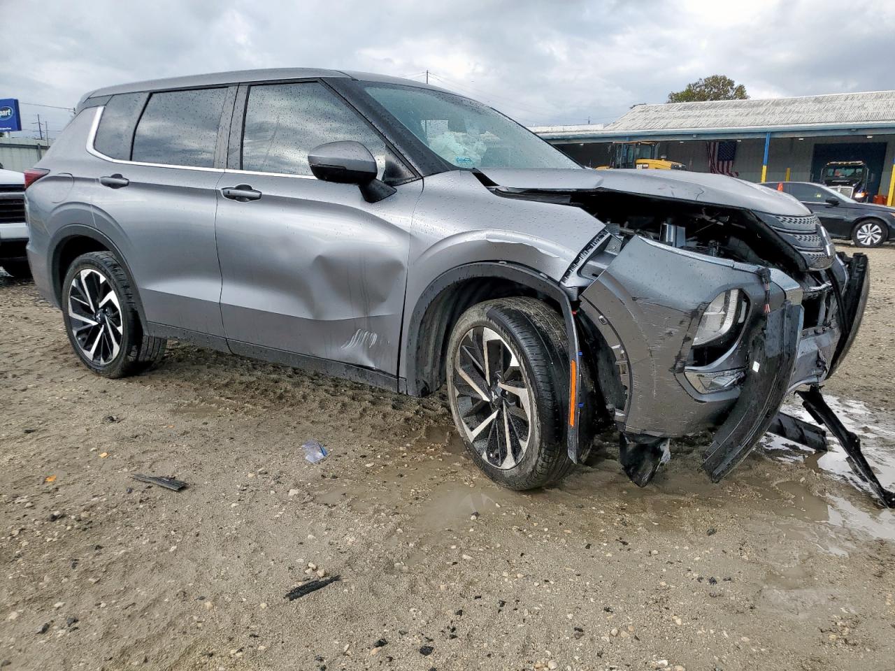 MITSUBISHI OUTLANDER SE