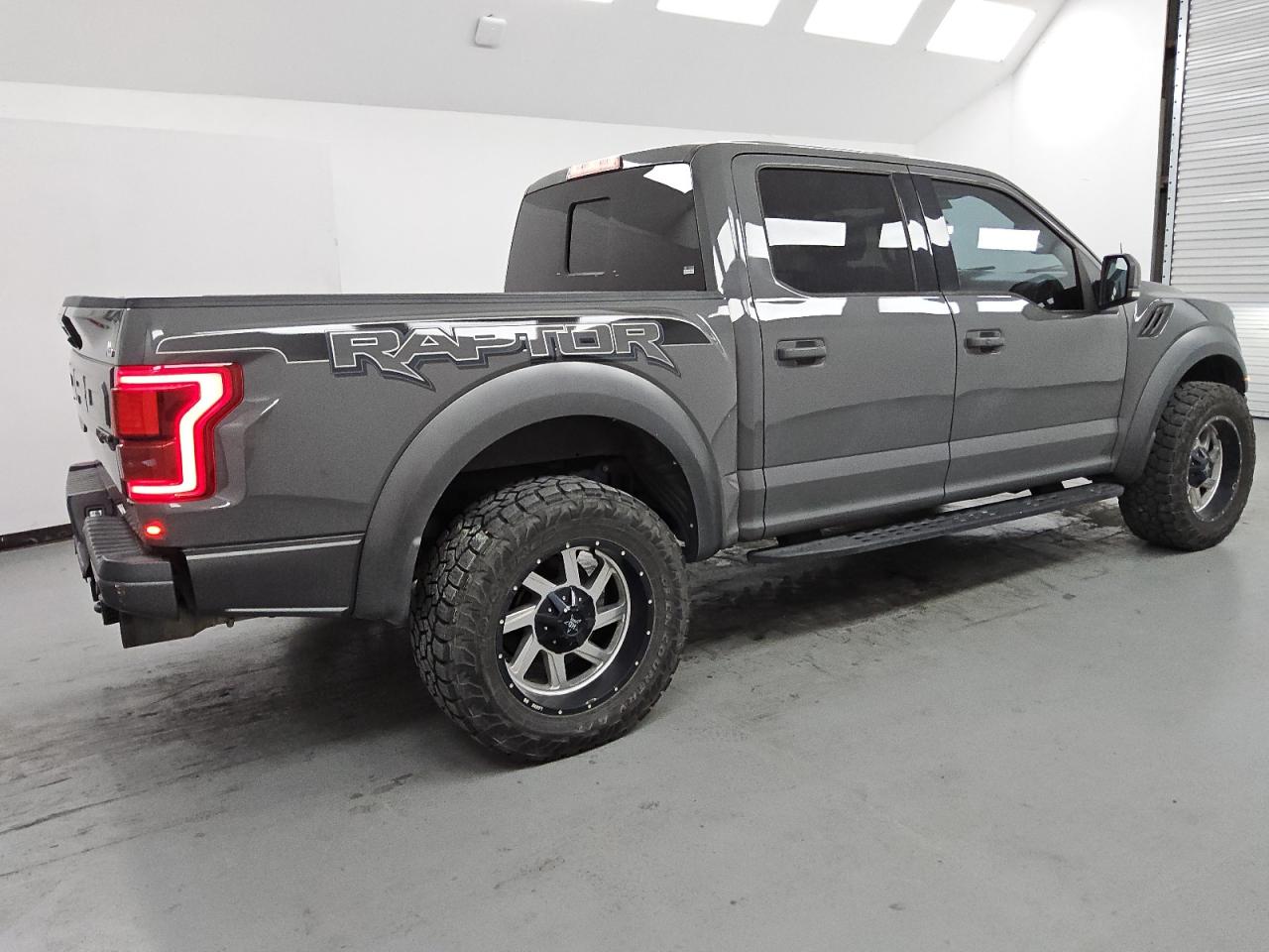 FORD F-150 RAPTOR