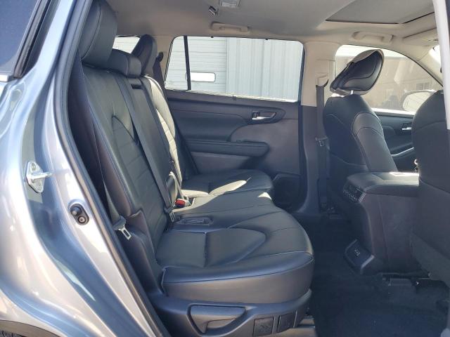 2022 TOYOTA HIGHLANDER - 5TDGZRAH8NS135843