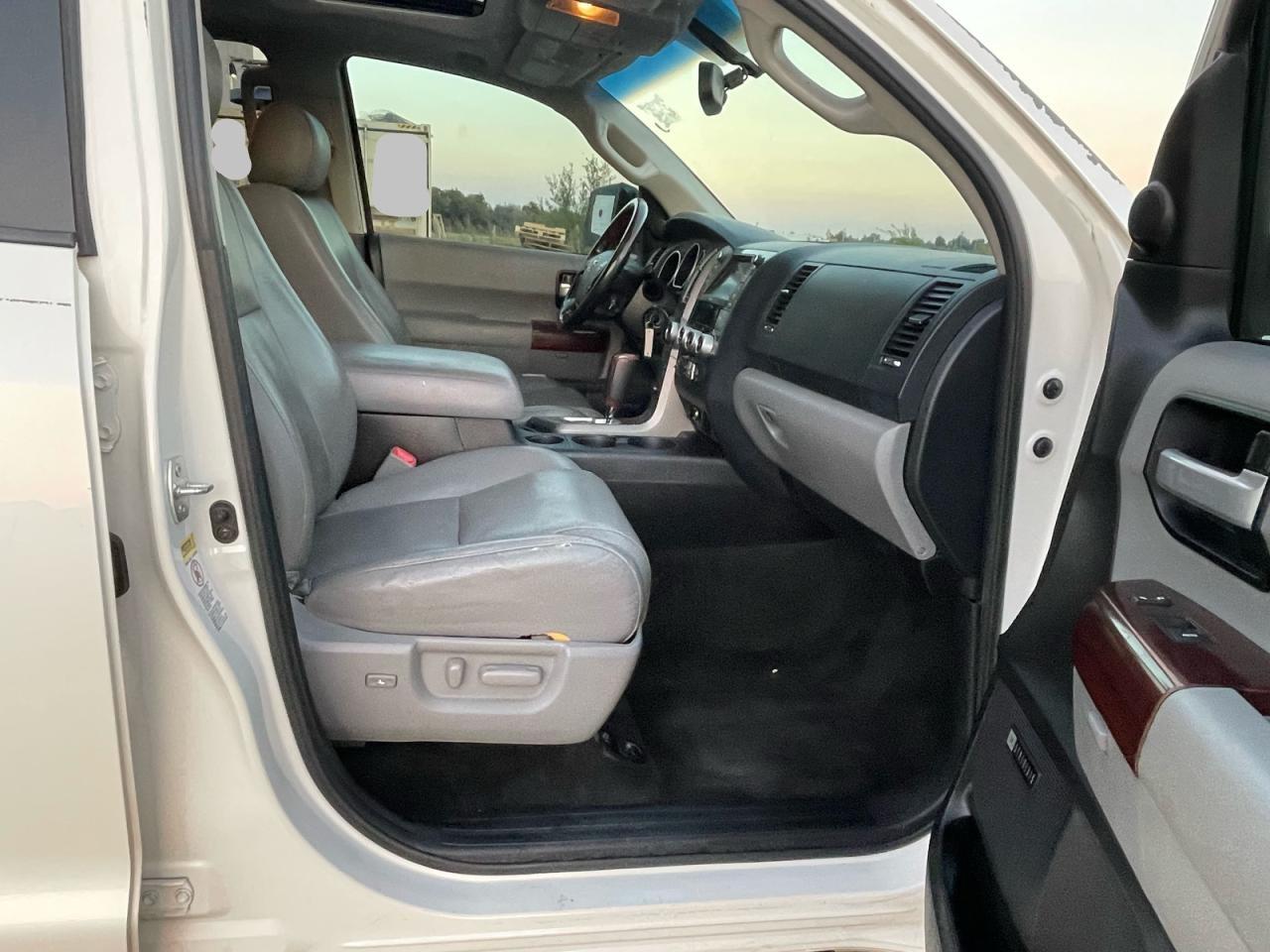 TOYOTA SEQUOIA PLATINUM