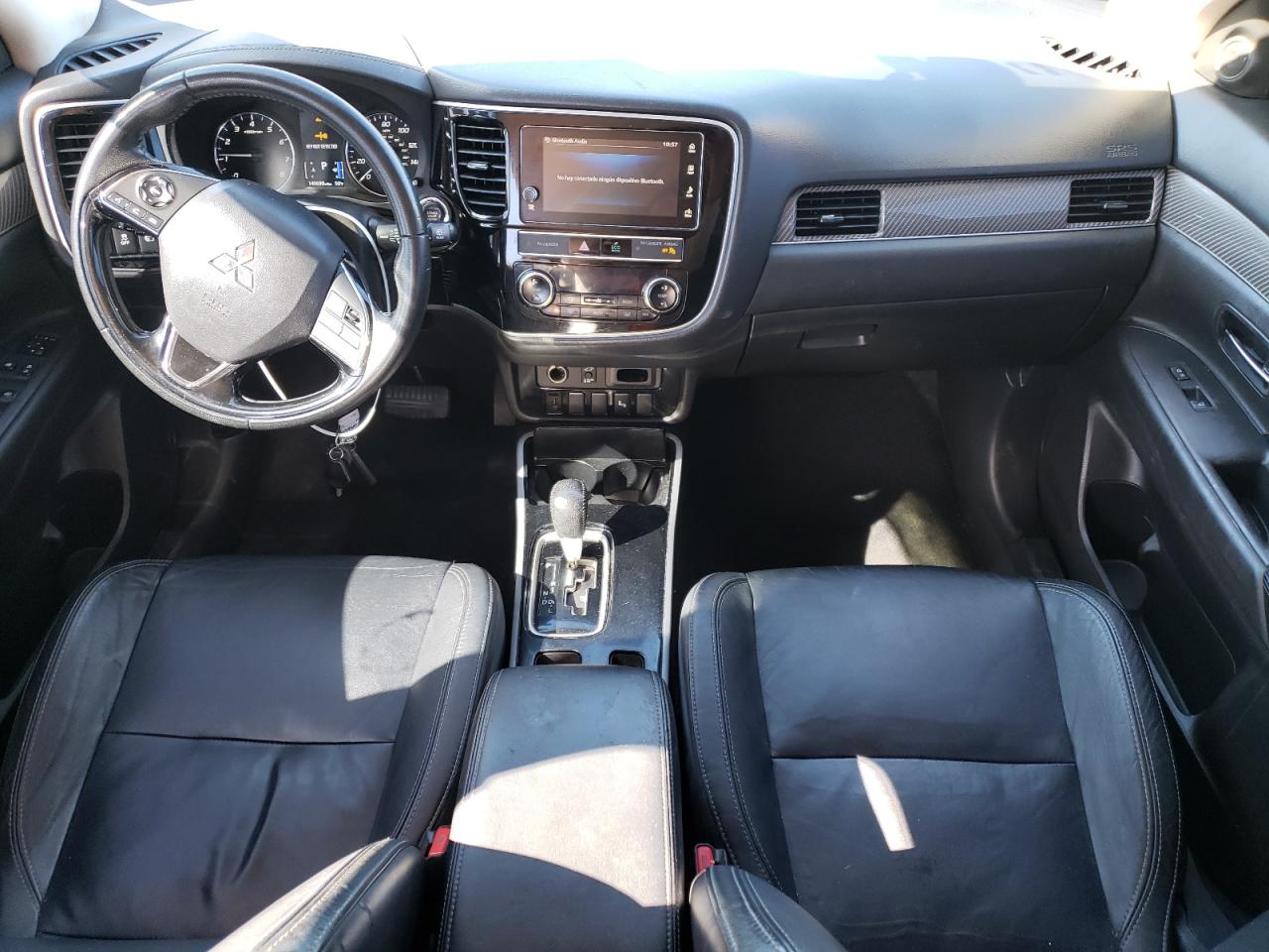 MITSUBISHI OUTLANDER SE