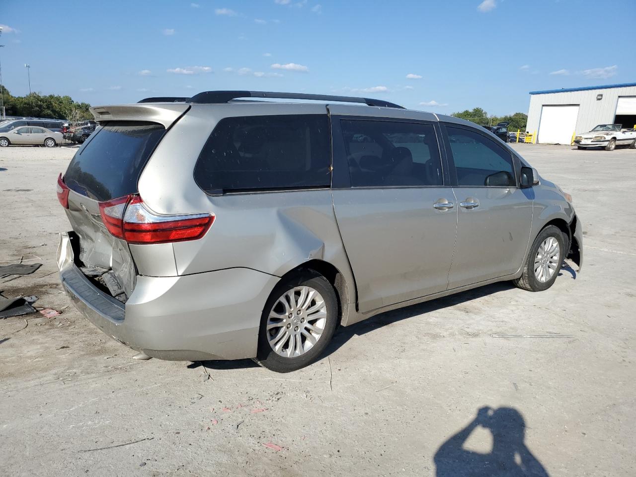 TOYOTA SIENNA XLE
