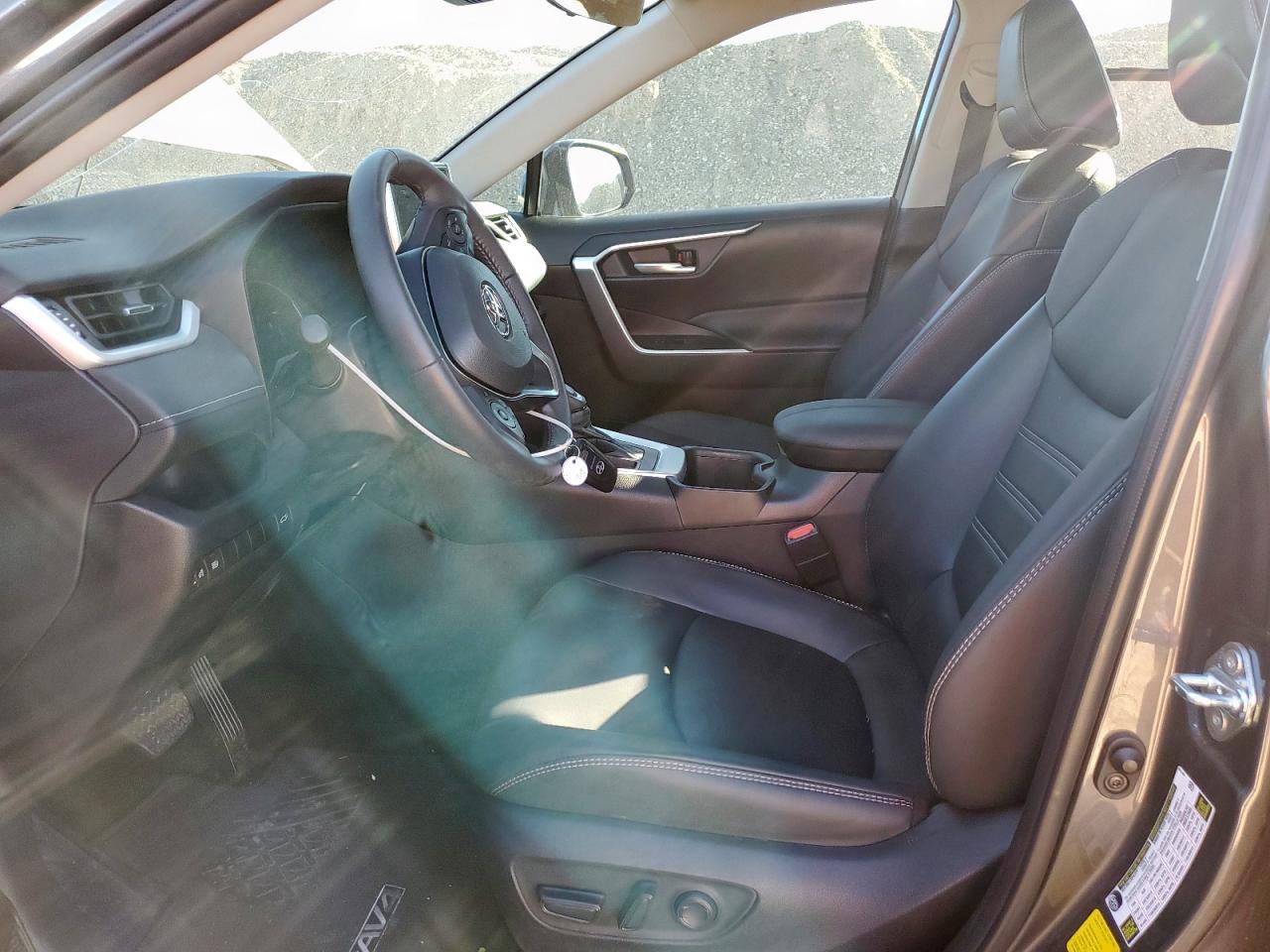 TOYOTA RAV4 XLE PREMIUM