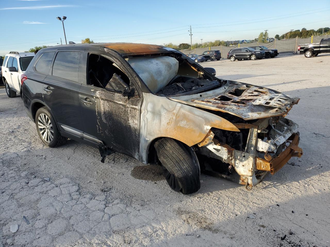 MITSUBISHI OUTLANDER SE