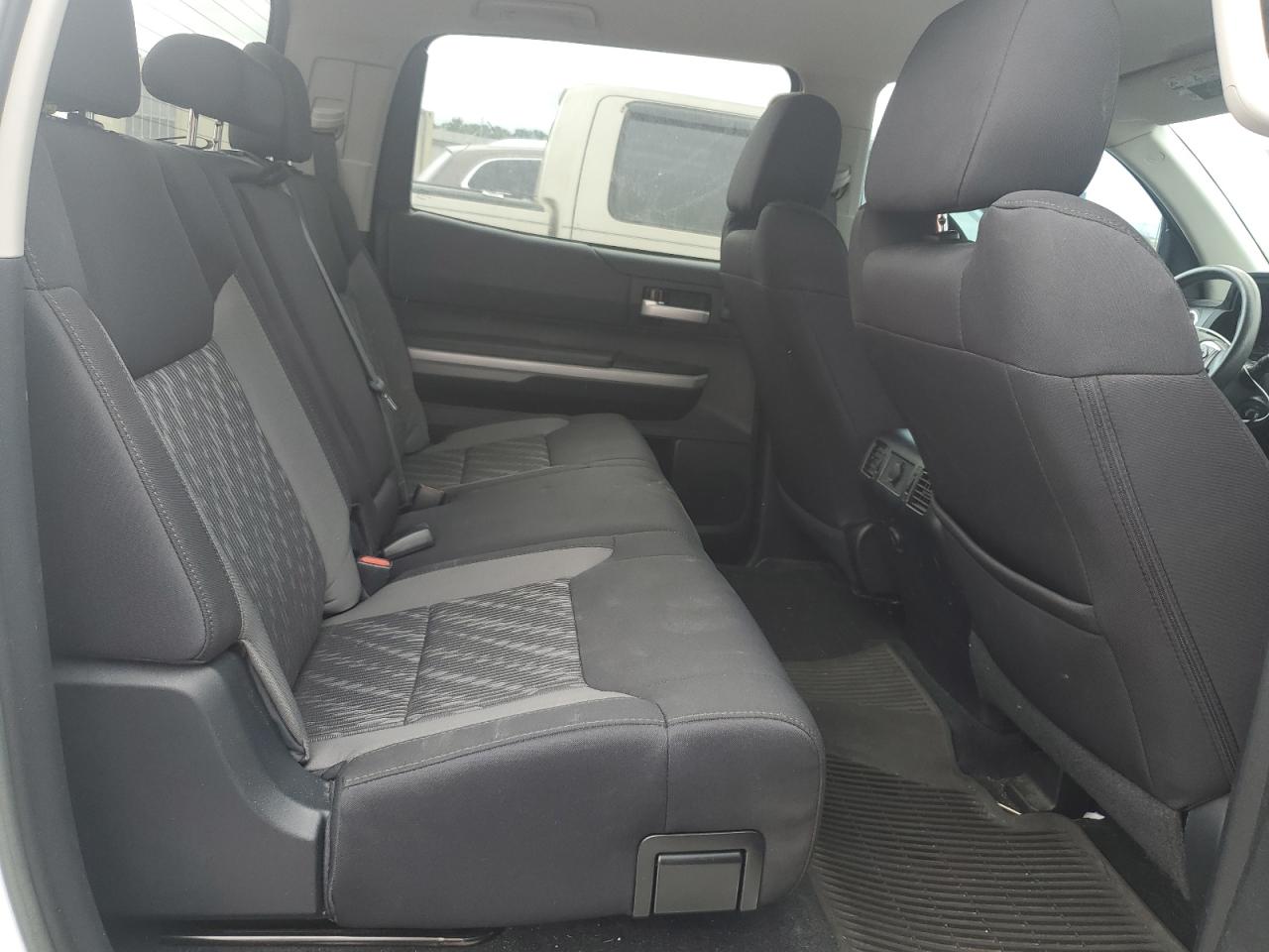 TOYOTA TUNDRA CREWMAX SR5