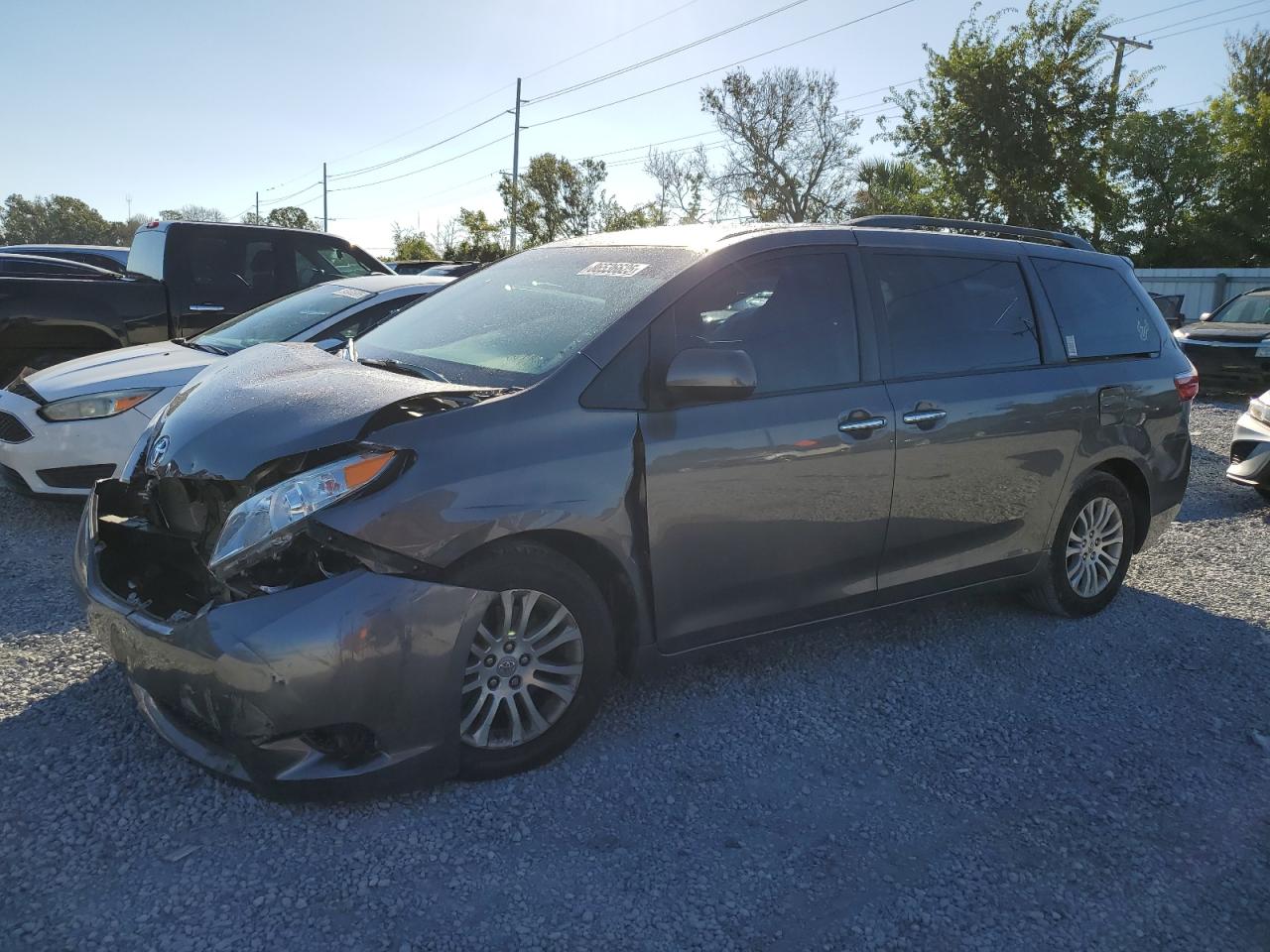 TOYOTA SIENNA XLE