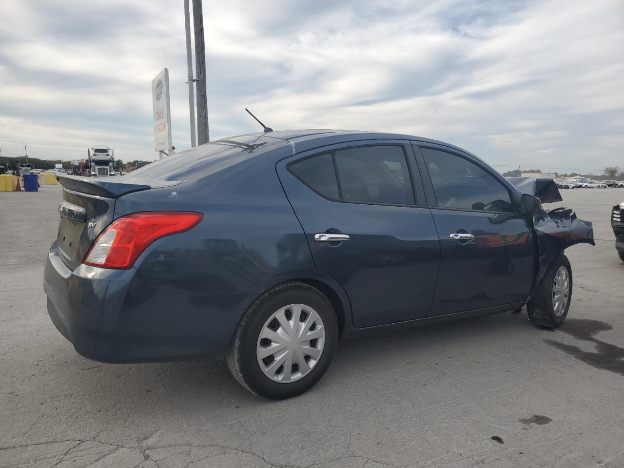 NISSAN VERSA S
