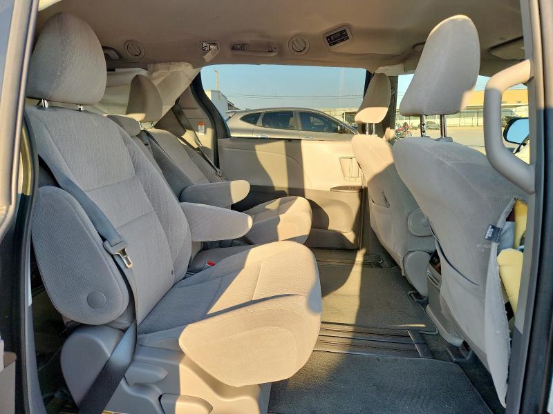 2019 TOYOTA SIENNA LE 5TDKZ3DC2KS978164