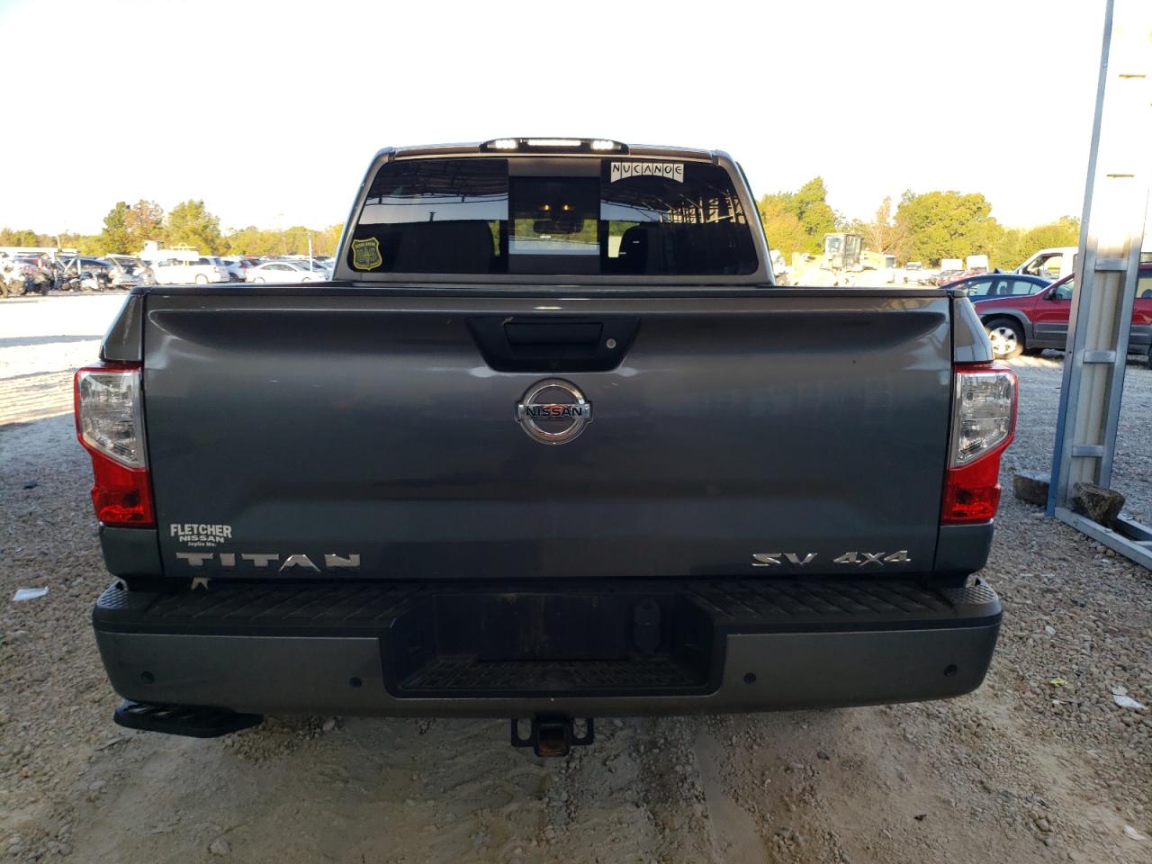 NISSAN TITAN SV