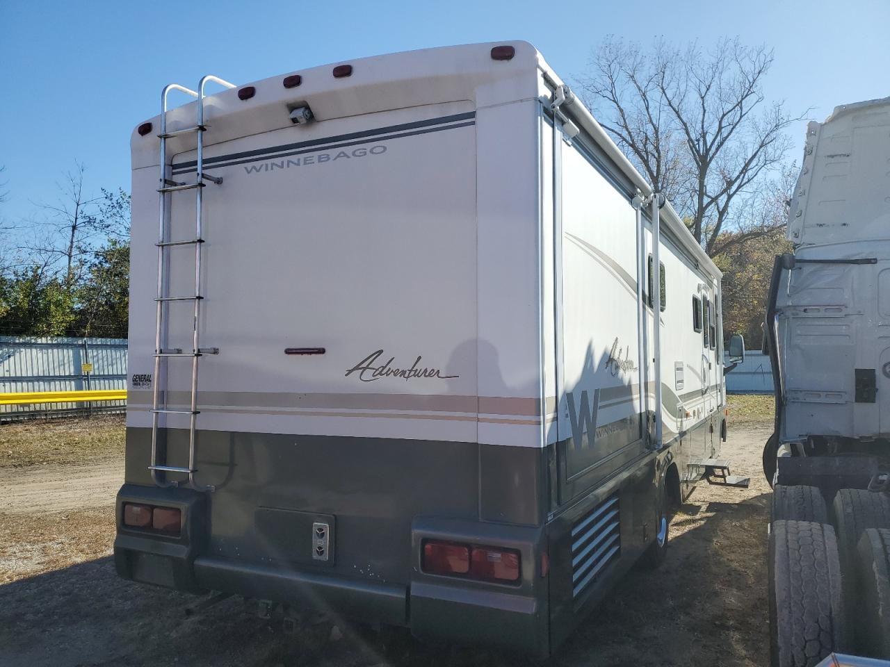 Lot #3282369306 2002 WINNEBAGO ADVENTURER