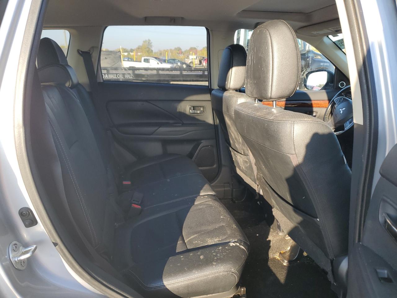 MITSUBISHI OUTLANDER SE