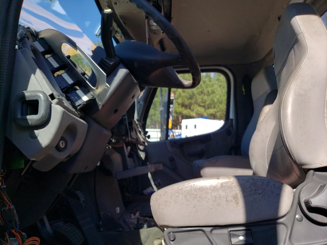 Lot #3276422695 2022 FREIGHTLINER M2 106 MED