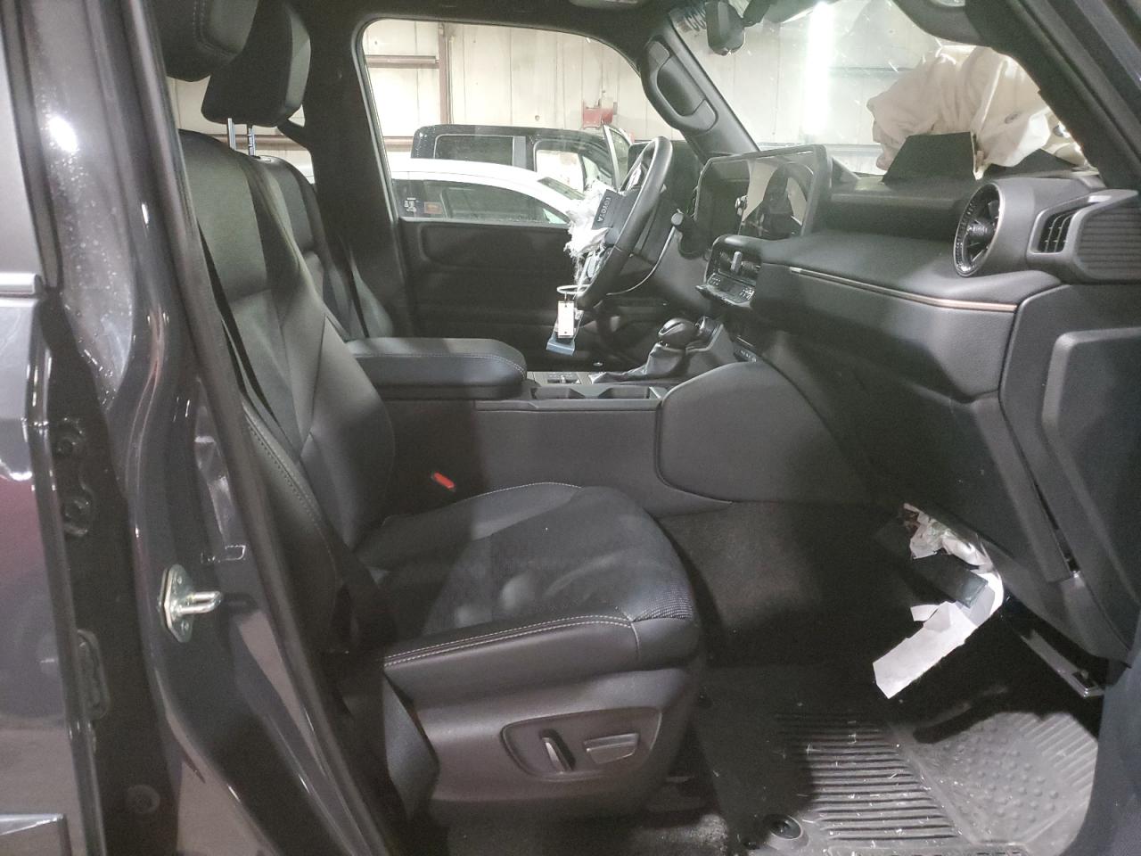 TOYOTA LAND CRUISER BASE