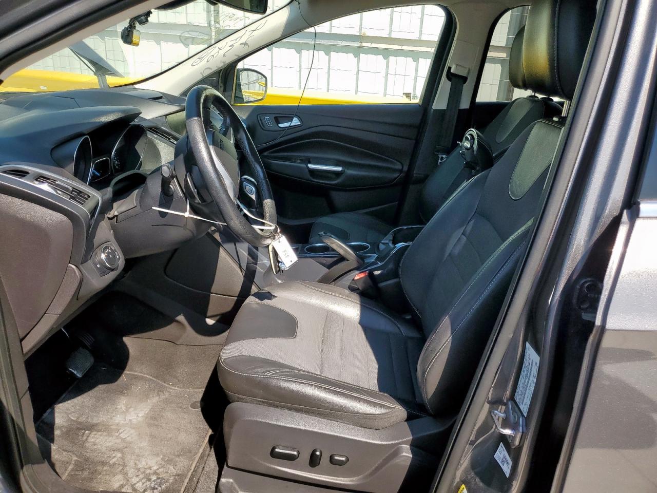 FORD ESCAPE TITANIUM