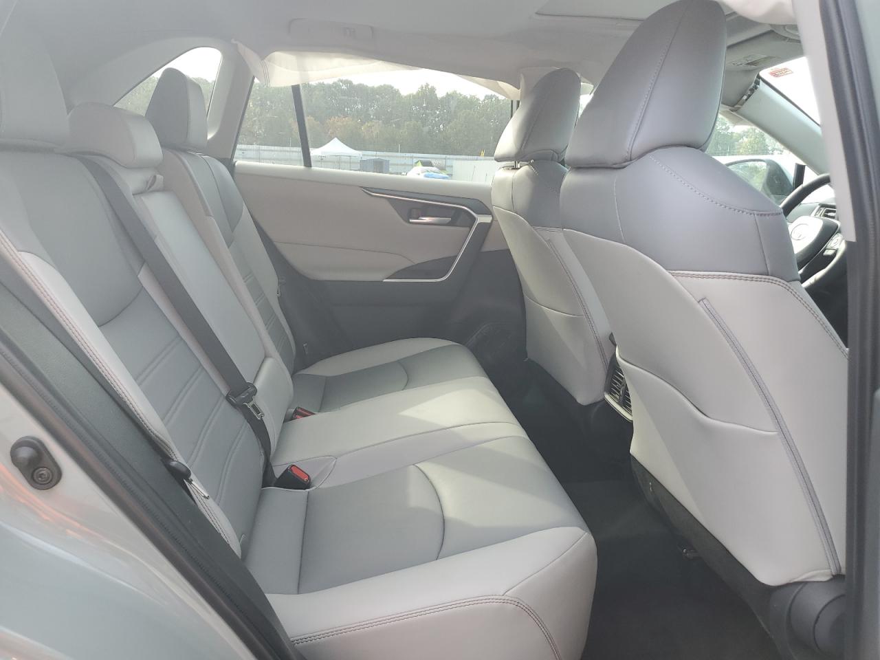 TOYOTA RAV4 XLE PREMIUM