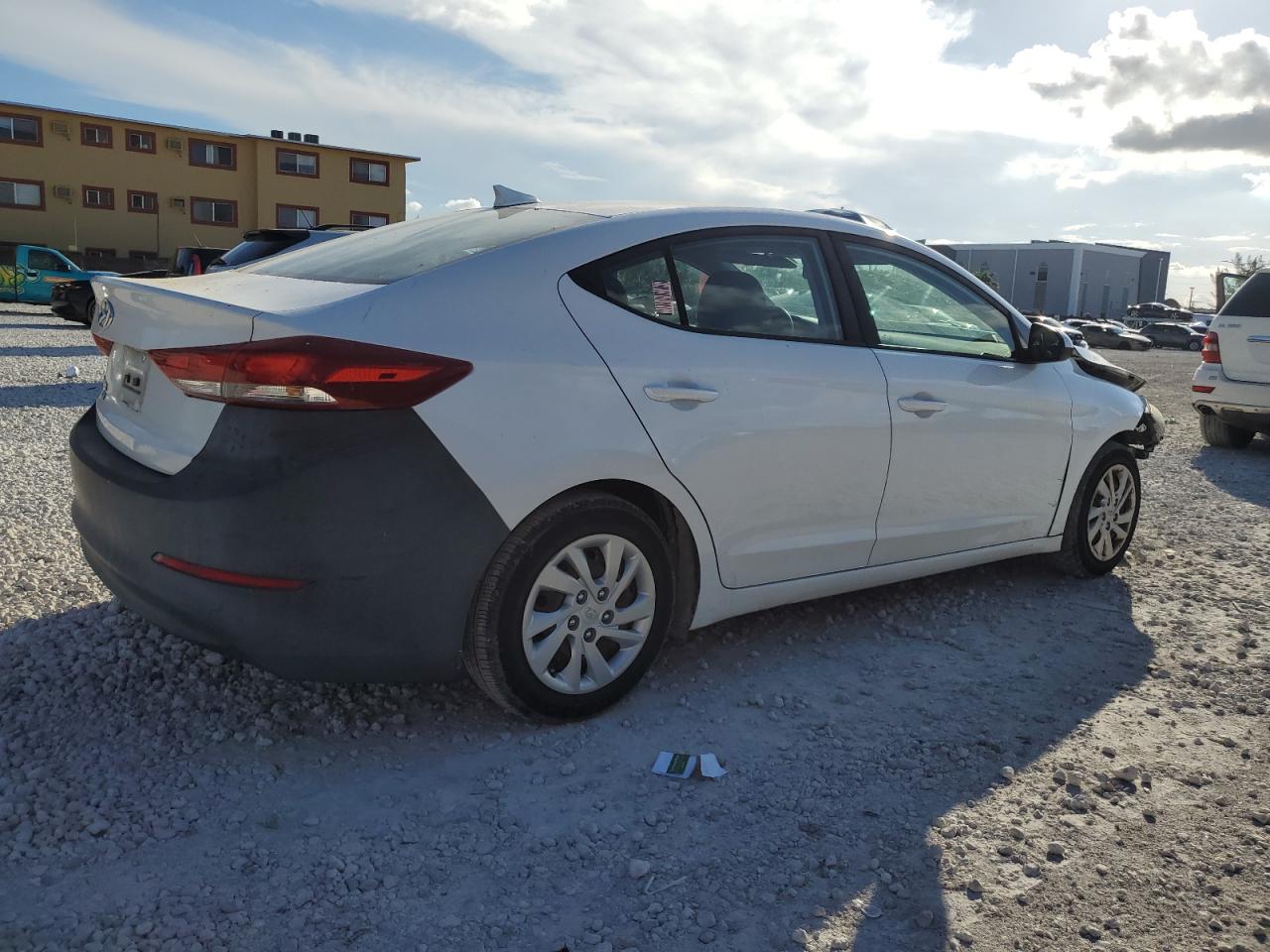 HYUNDAI ELANTRA SE
