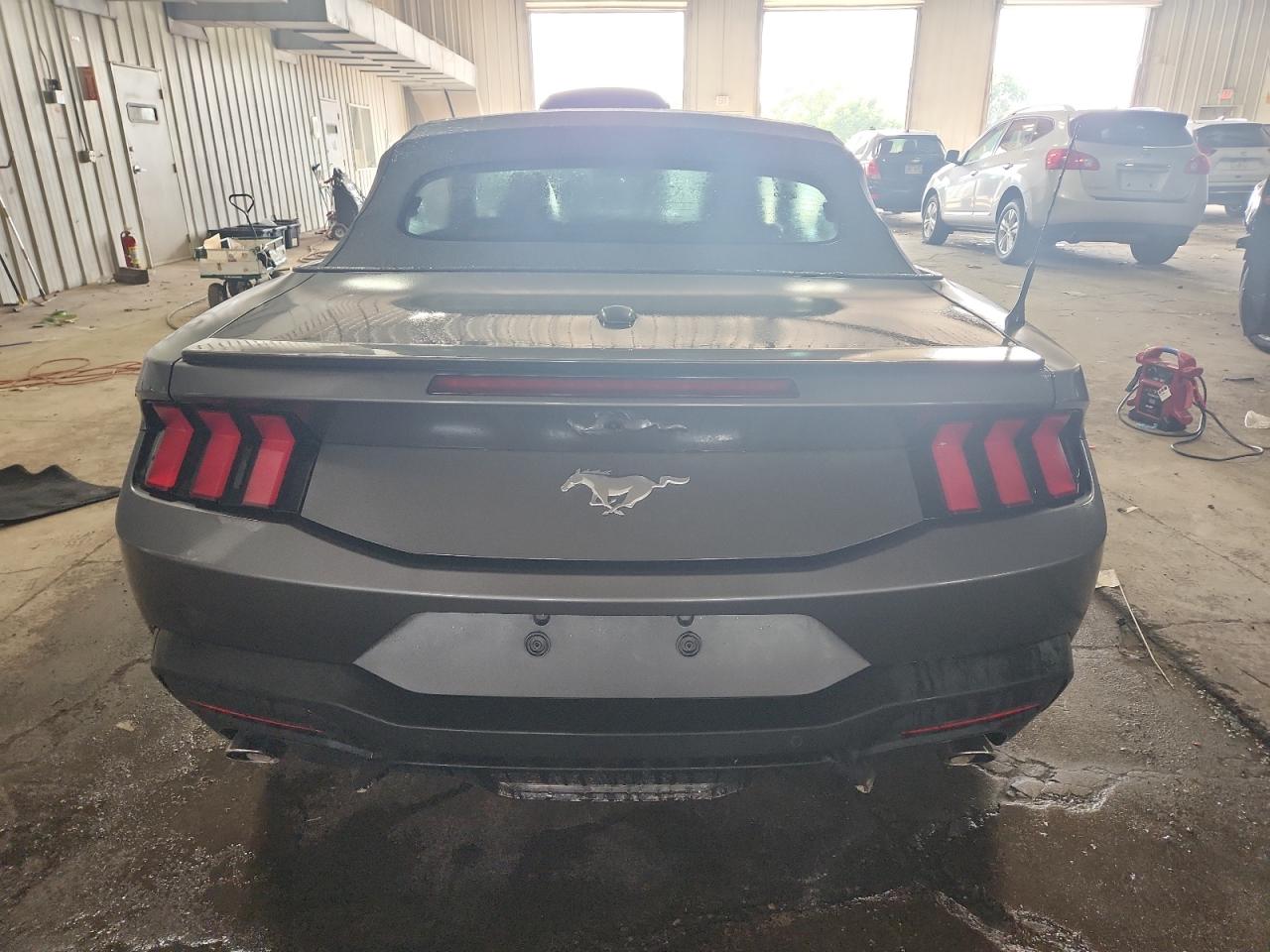 FORD MUSTANG