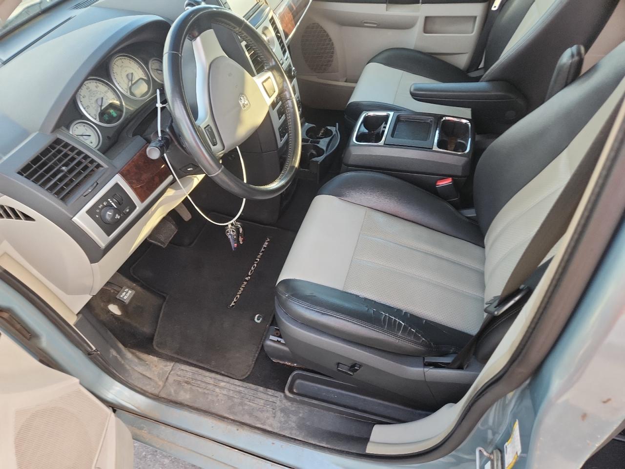 CHRYSLER TOWN & COUNTRY TOURING PLUS