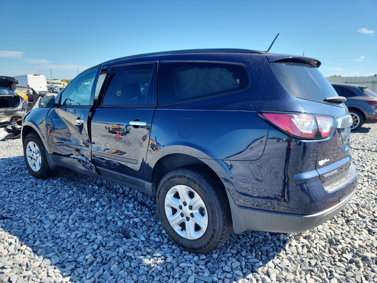 CHEVROLET TRAVERSE LS