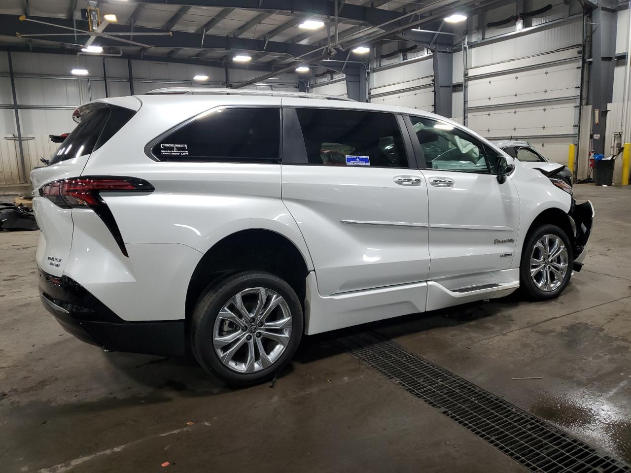 TOYOTA SIENNA LIMITED