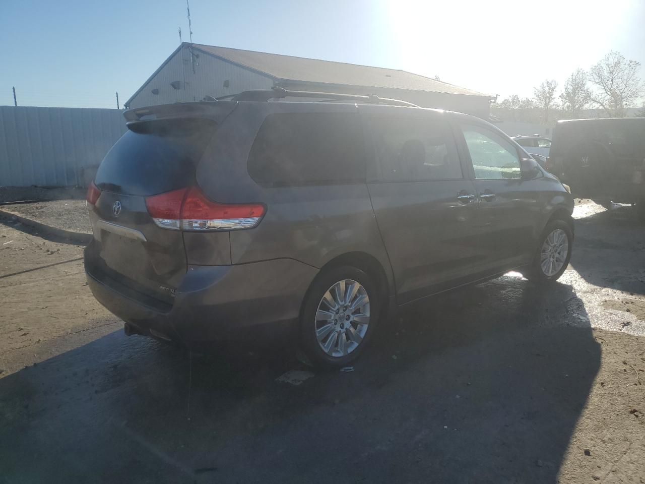 TOYOTA SIENNA XLE