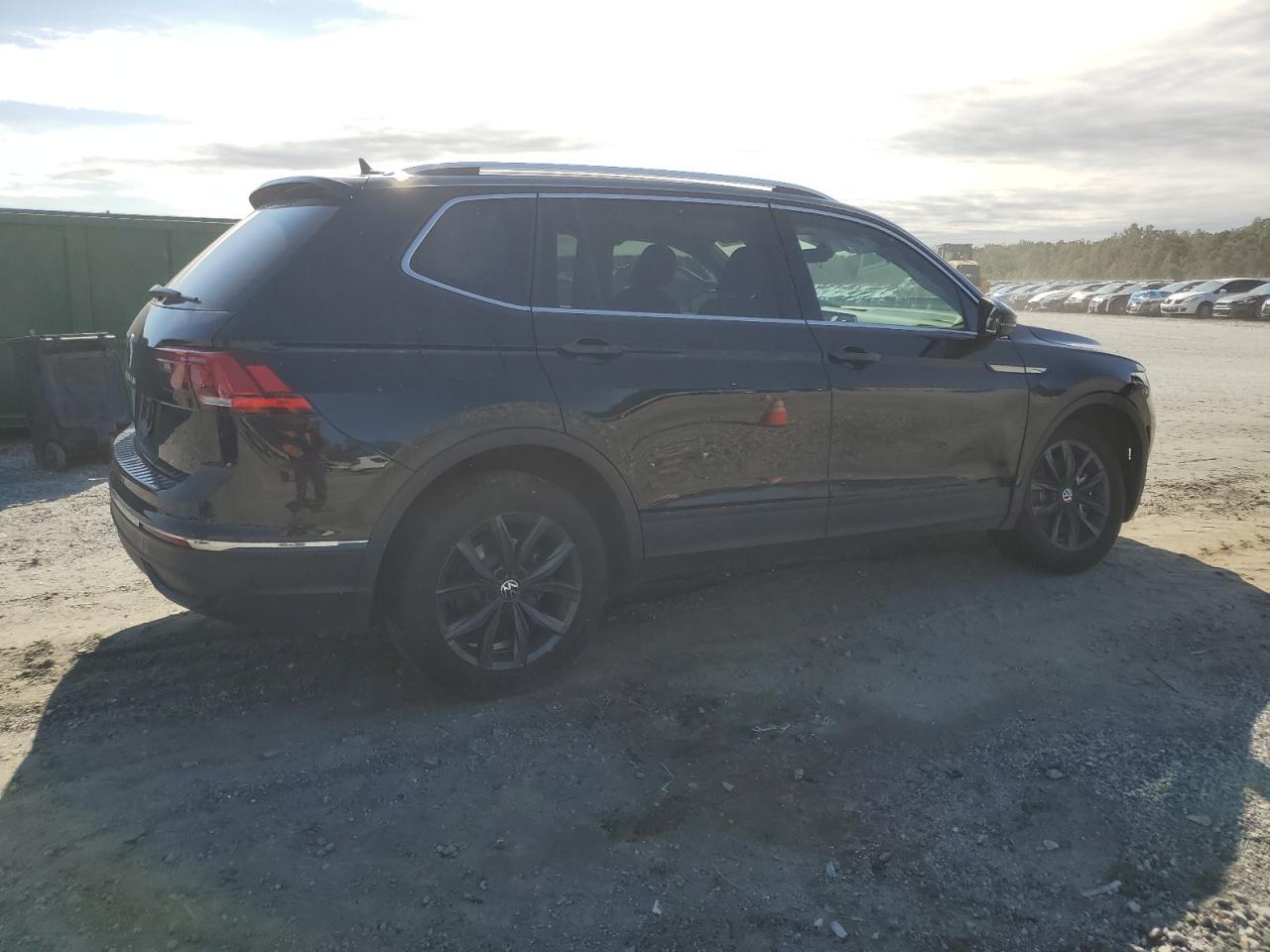 VOLKSWAGEN TIGUAN SE