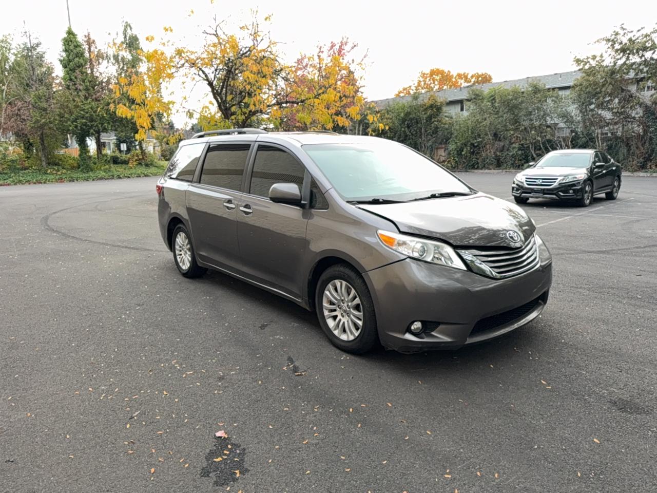 TOYOTA SIENNA XLE