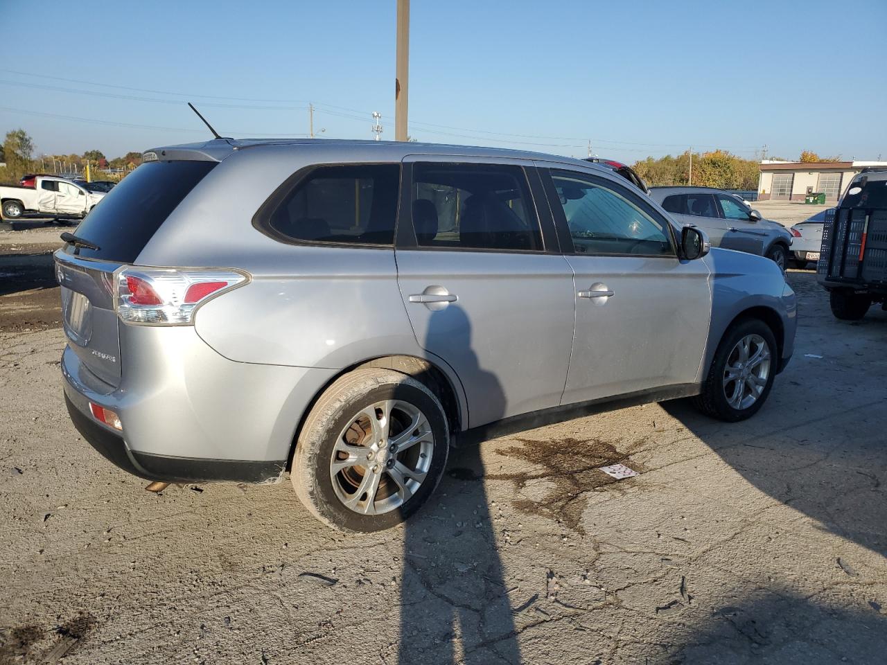 MITSUBISHI OUTLANDER SE