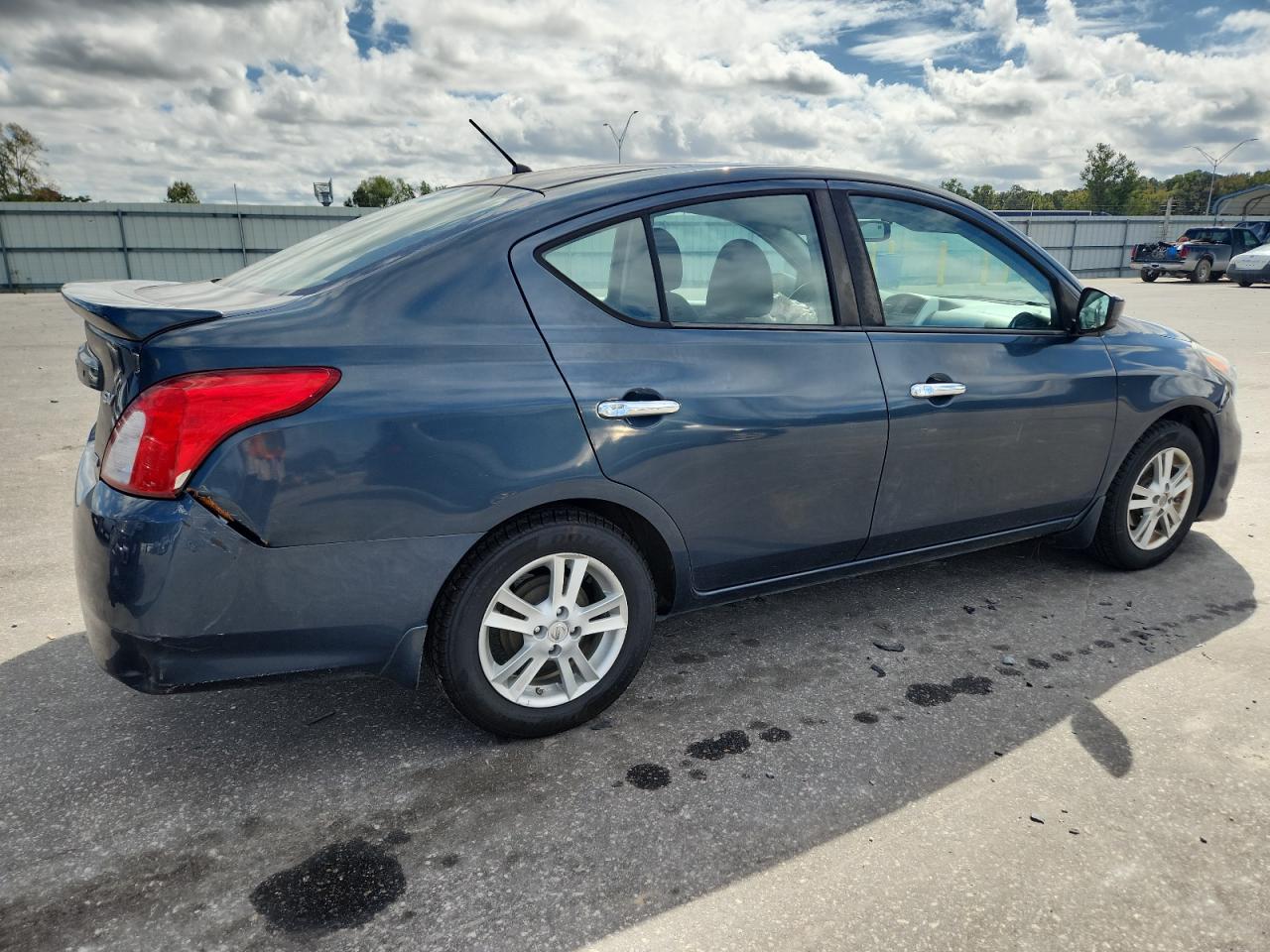 NISSAN VERSA S