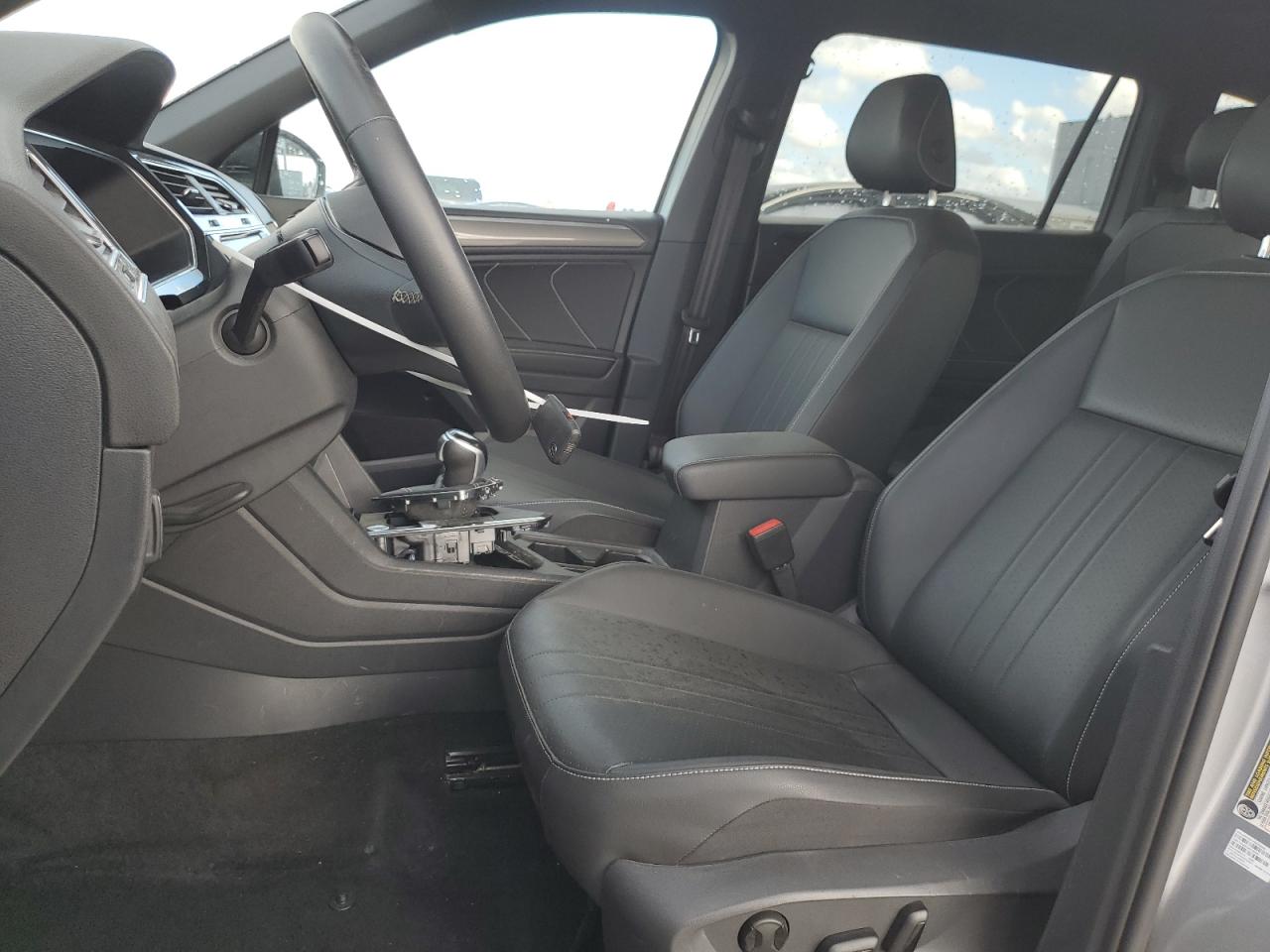 VOLKSWAGEN TIGUAN SE R-LINE BLACK