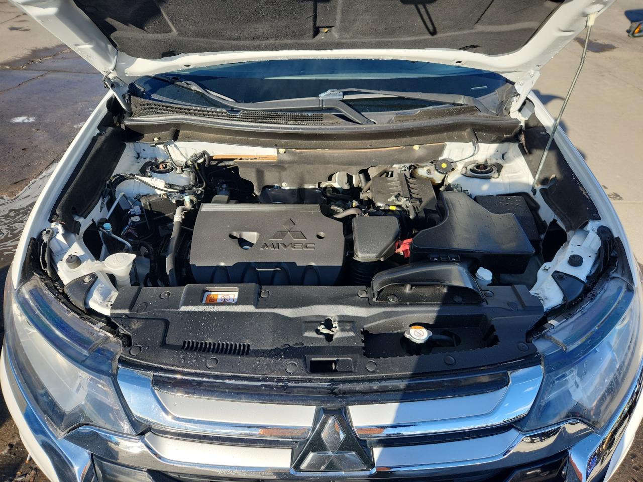 MITSUBISHI OUTLANDER ES