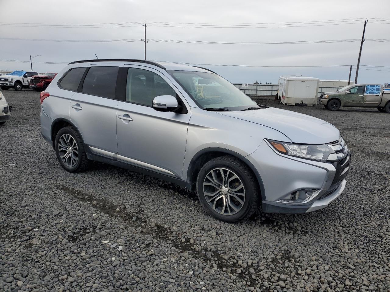 MITSUBISHI OUTLANDER SE