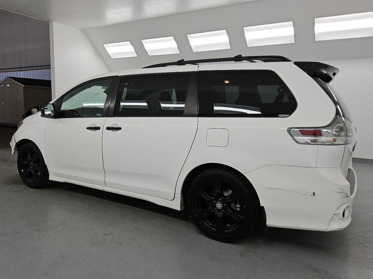 TOYOTA SIENNA SE