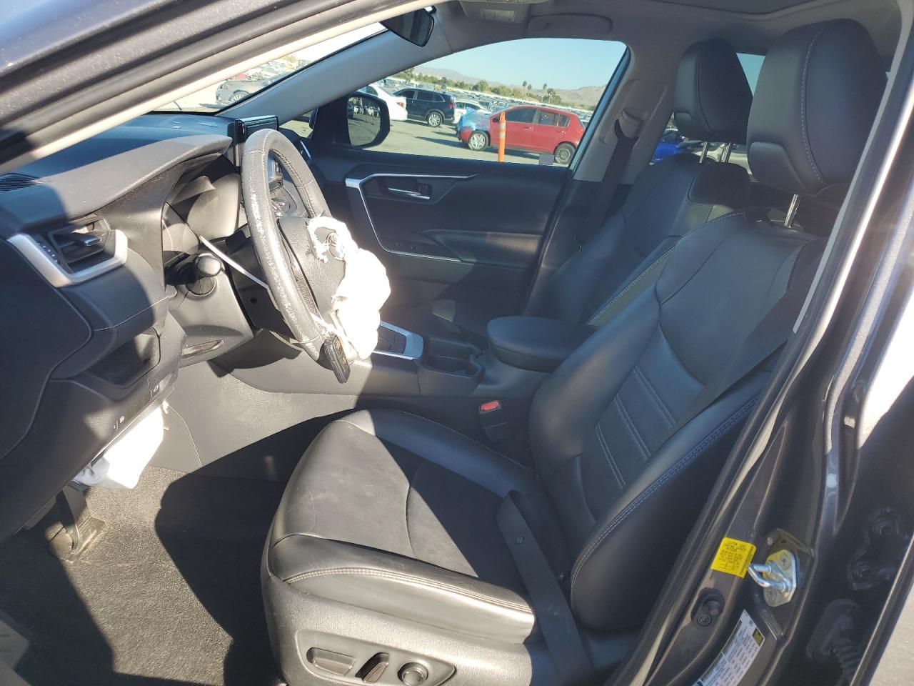 TOYOTA RAV4 XLE PREMIUM