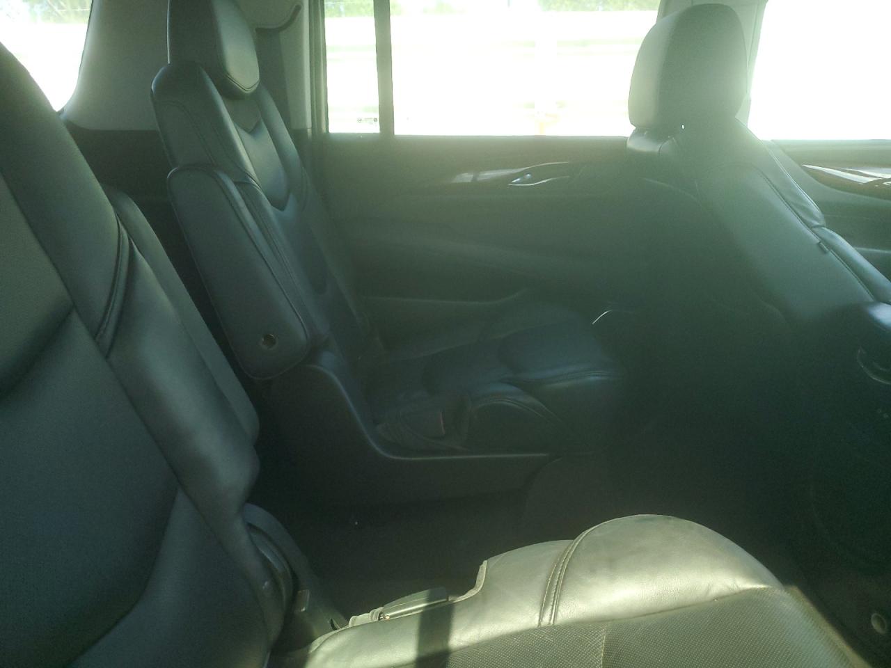 CADILLAC ESCALADE ESV LUXURY