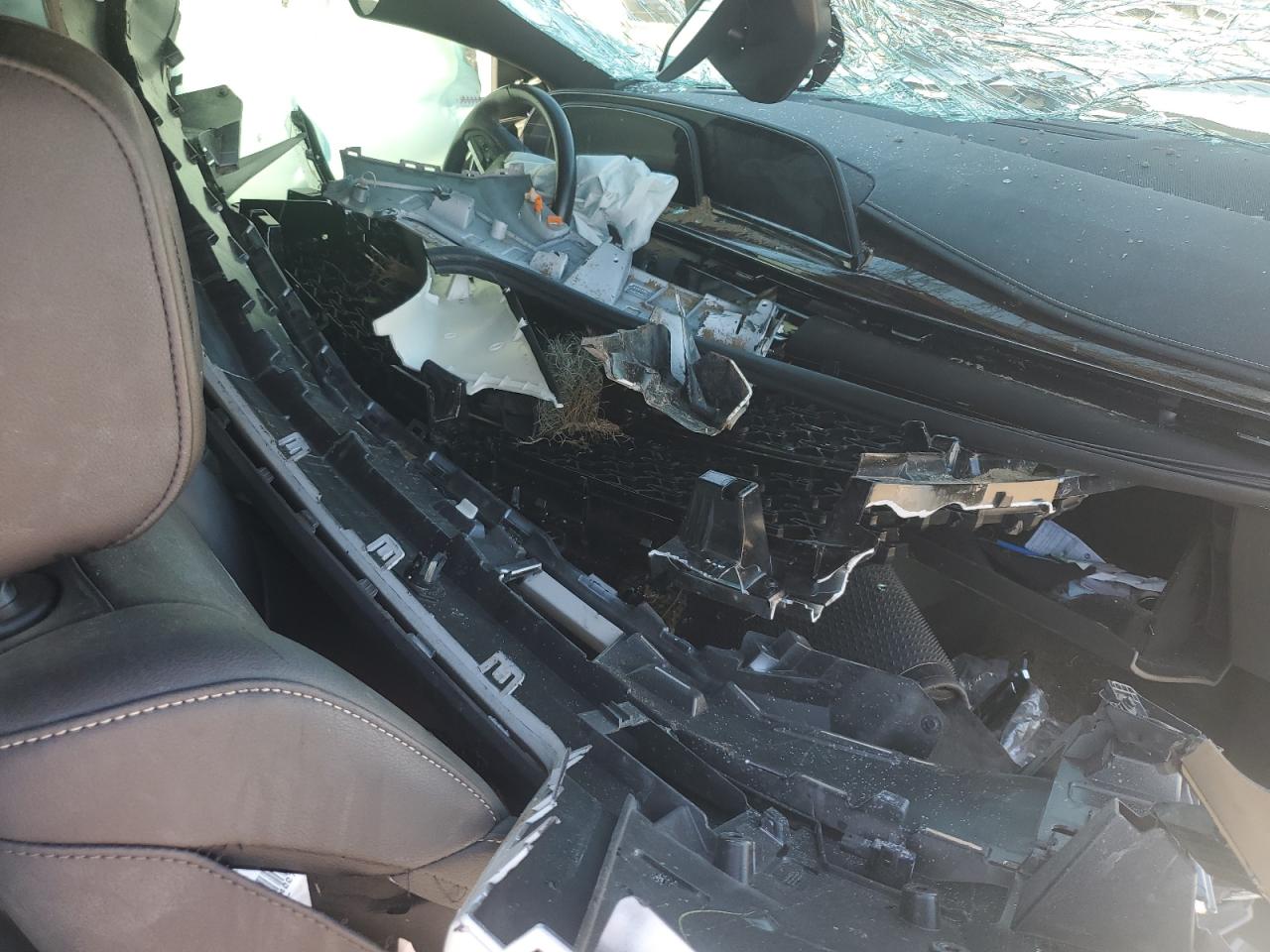 CADILLAC ESCALADE LUXURY