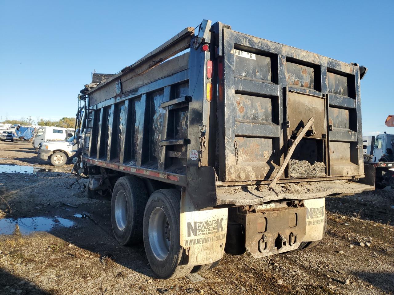 Lot #3284113545 2011 FREIGHTLINER M2 106 MED