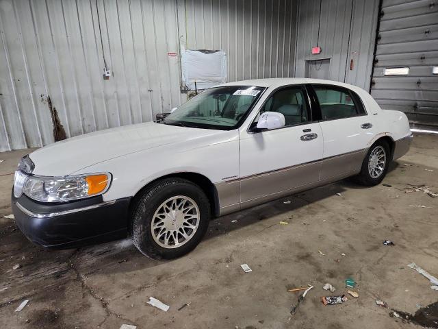 LINCOLN TOWN CAR SIGNATURE