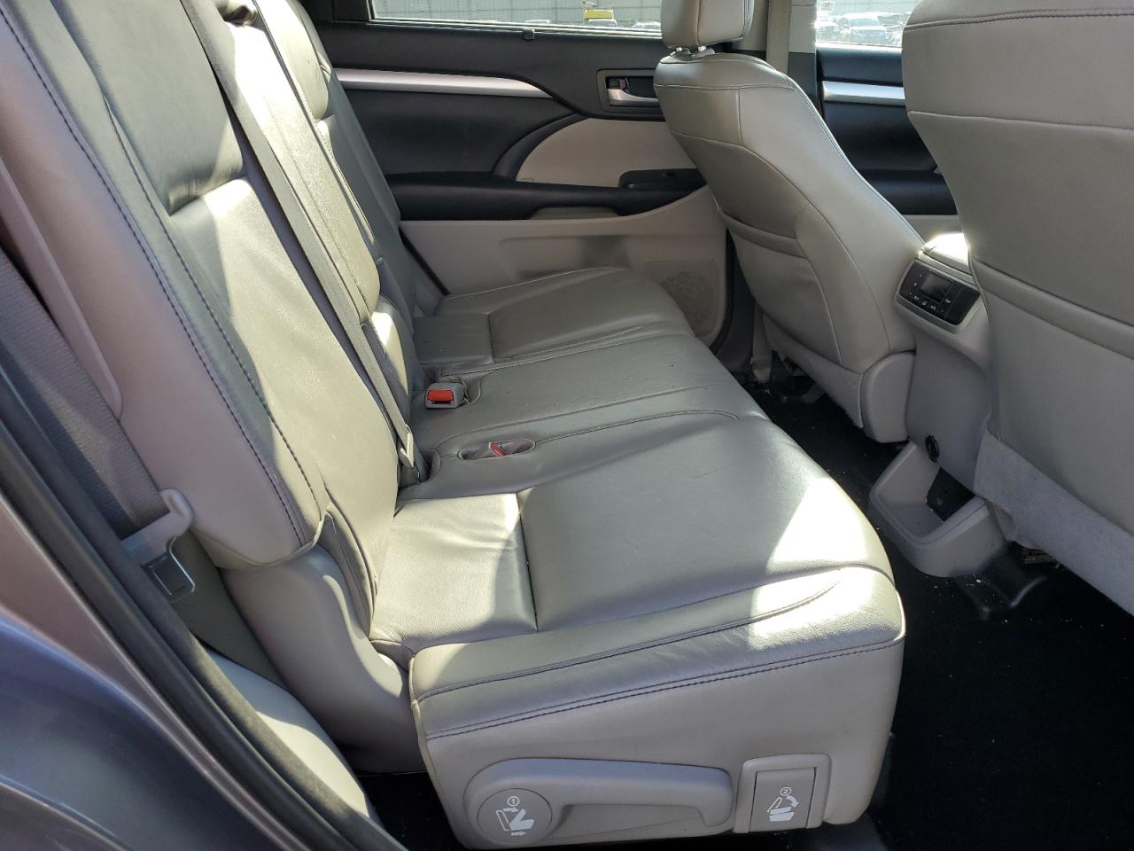 TOYOTA HIGHLANDER XLE