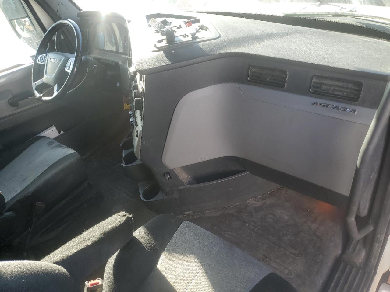 Lot #3286695282 2018 FREIGHTLINER CASCADIA 1